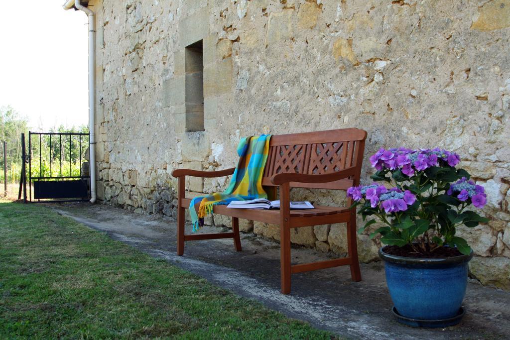 Bleu Raisin Bed & Breakfast Les Salles-de-Castillon Bagian luar foto